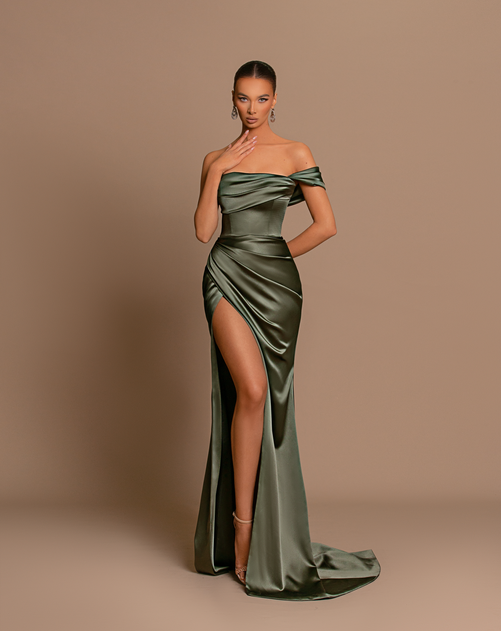Celebrity Inspired Emerald Green Satin Sleeveless V-neck Formal Prom Dress  with Slit